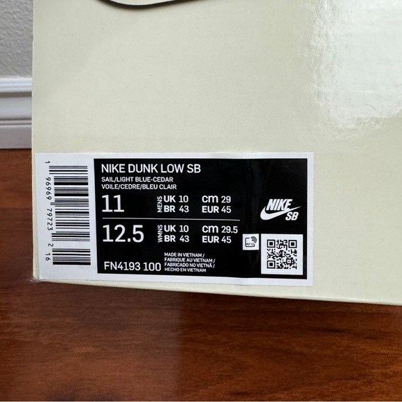 Nike SB Dunk Low Crenshaw Skate Club Size 11 - Picture 8 of 9